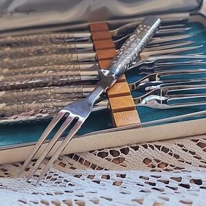 Vintage Carvel Hall Fine Cutlery Set Of 8 Dessert/Salad Forks Original Case